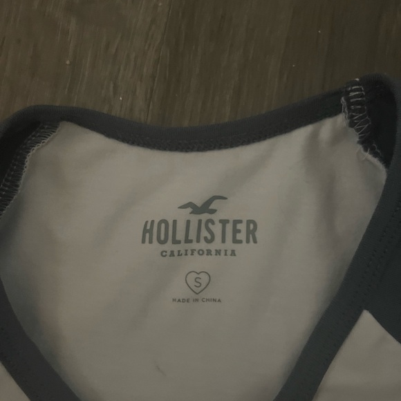hollister baby tee - Picture 3 of 3